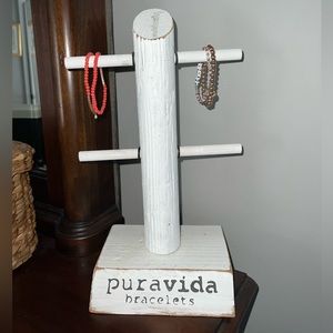 Pure Vida Bracelets Stand